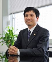 東山 俊